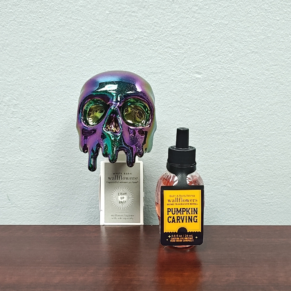 Bath & Body Works DRIPPING SKULL NIGHTLIGHT & Pumpkin Carving Wallflower